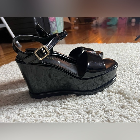 Madden Girl Size 7.5 Black Wedge Sandals NWT - Picture 4 of 10